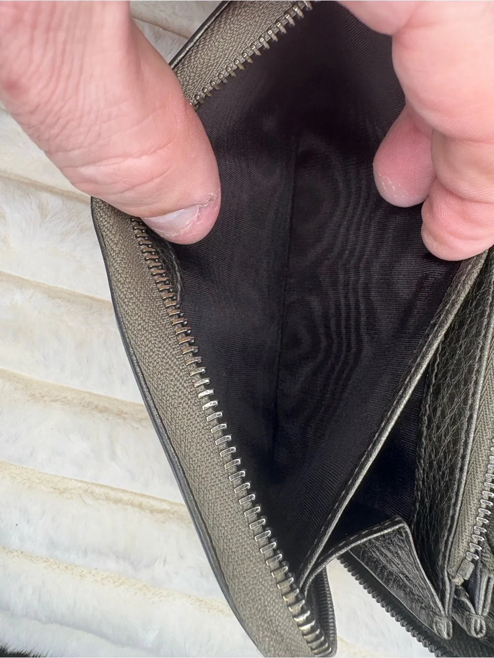 Authentic Gucci Soho Metallic Gunmetal Zip Around Wallet GG Tassel Full Set - Picture 13 of 15